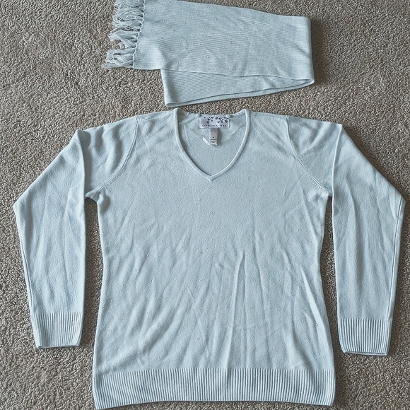 Sweater & Scarf - Picture 10 of 17